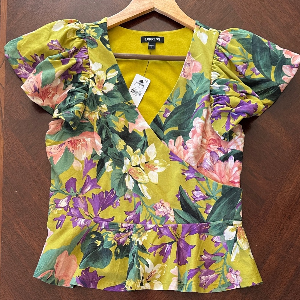 🎉Sold Express Vibrant Floral Puff Sleeve Peplum Blouse - Green and Pink